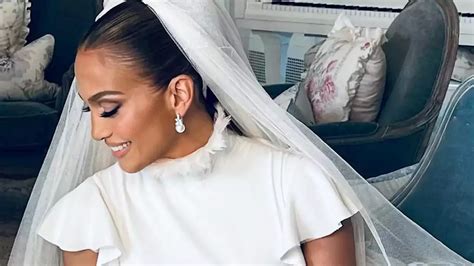 jennifer lopez robe de mariée|Jennifer Lopez : tous les secrets de ses 3 robes de。